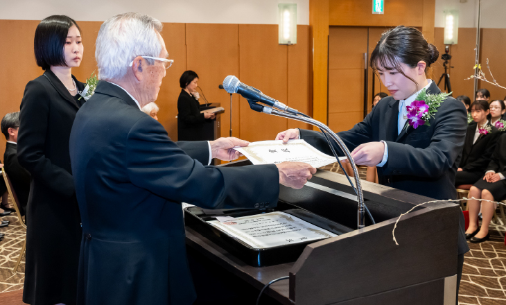 卒業式・謝恩会の様子