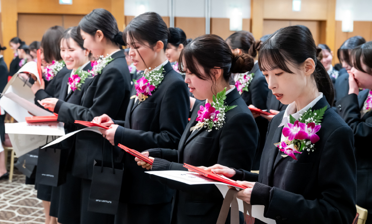 卒業式・謝恩会の様子